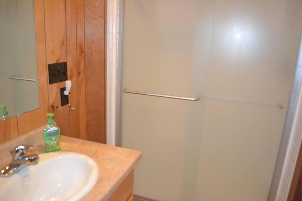 Nitschke'S Resort Cabin #15 มิน็อคคัว ภายนอก รูปภาพ